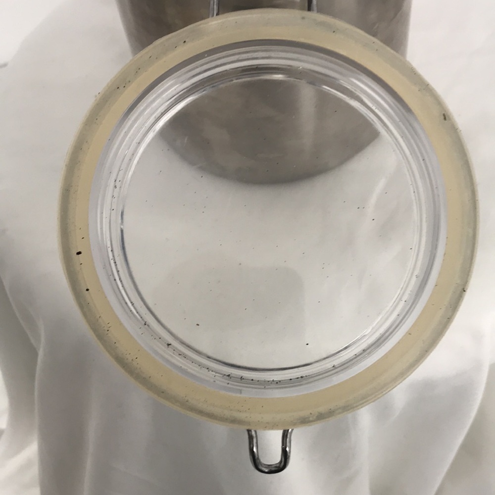 Metal Container 4.5” X 6” with good seal - Picture 5 of 6